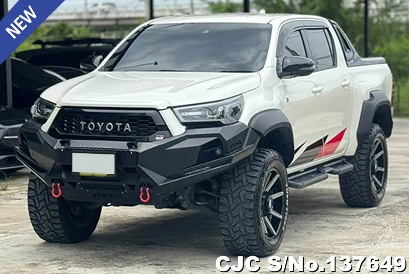 Toyota Hilux in White for Sale Image 3