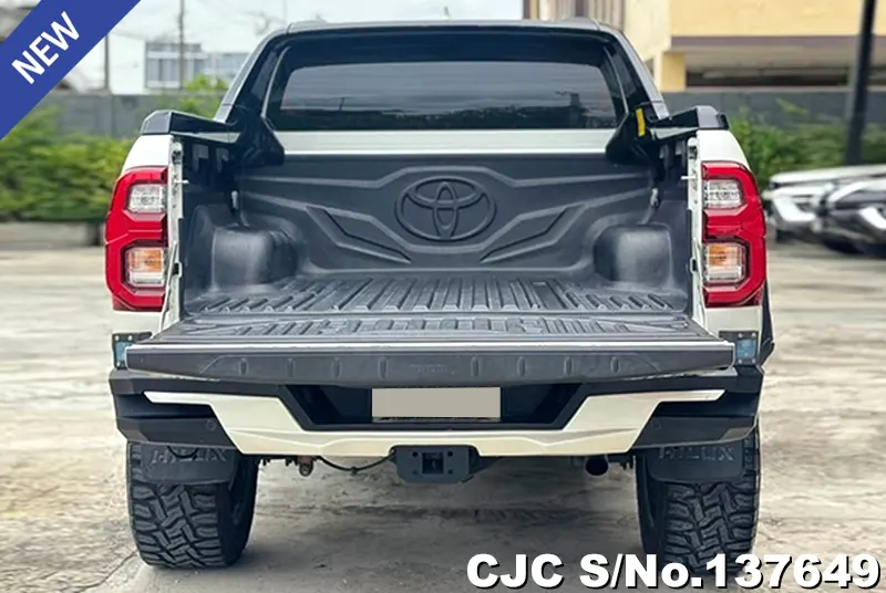 Toyota Hilux in White for Sale Image 6