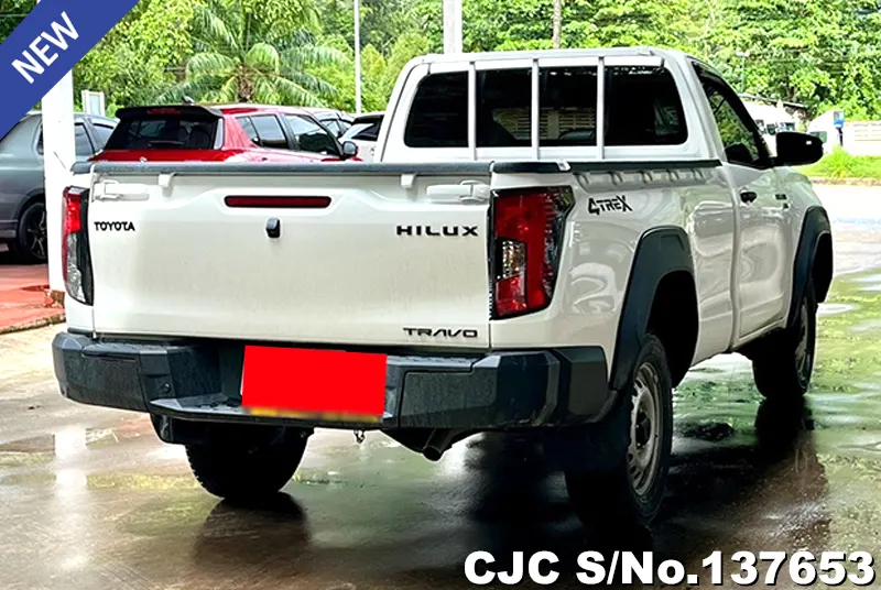 Toyota Hilux in White for Sale Image 2