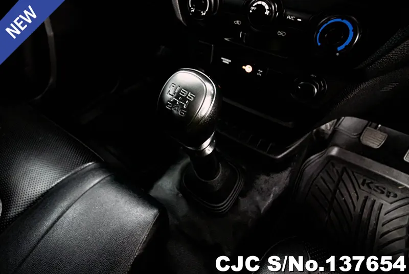 Isuzu D-Max in Gray for Sale Image 9