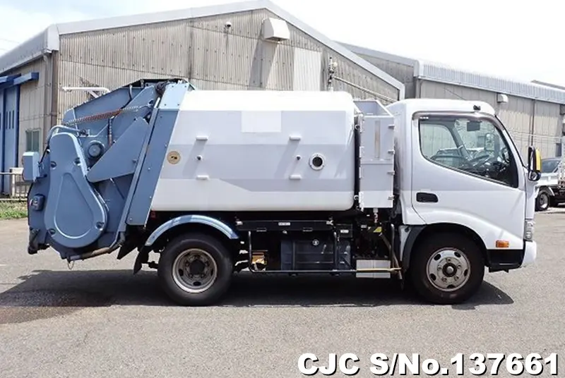 2017 Hino / Dutro Stock No. 137661