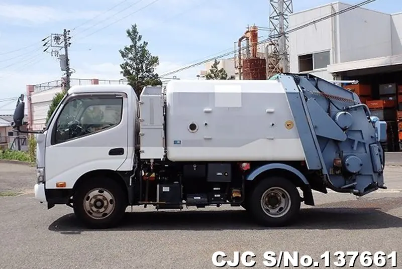 2017 Hino / Dutro Stock No. 137661