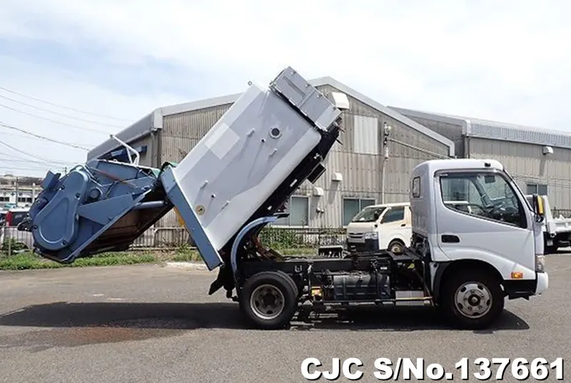 2017 Hino / Dutro Stock No. 137661