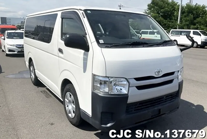 Toyota / Hiace 2015
