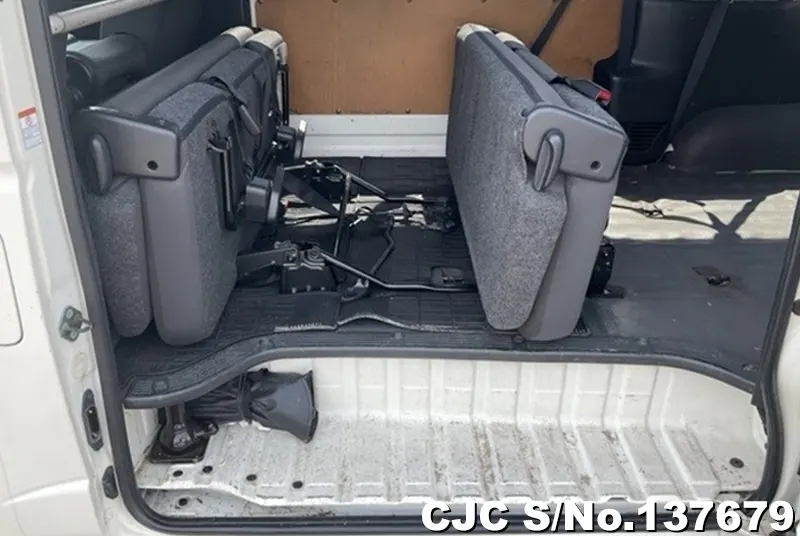 2015 Toyota / Hiace Stock No. 137679