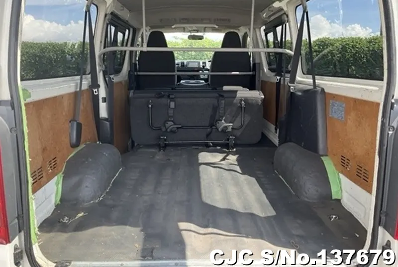 2015 Toyota / Hiace Stock No. 137679
