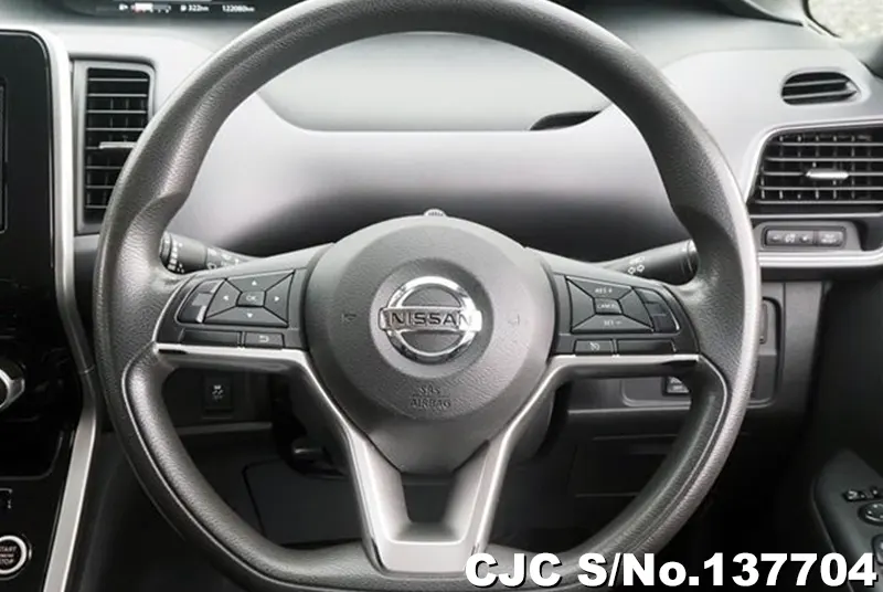 2017 Nissan / Serena Stock No. 137704
