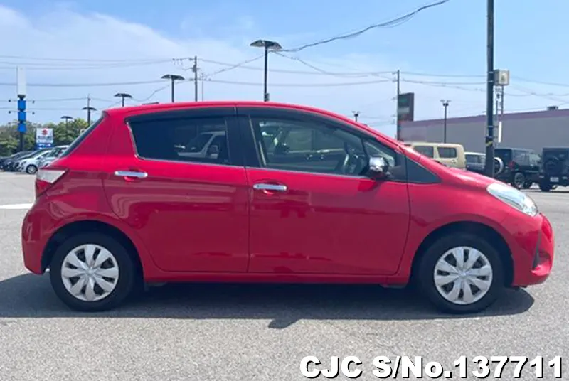 2017 Toyota / Vitz Stock No. 137711