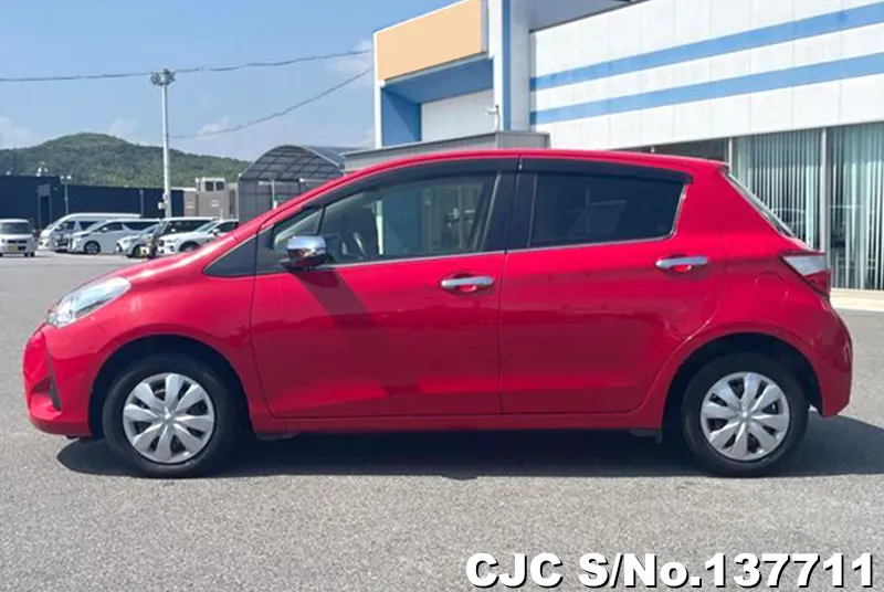 2017 Toyota / Vitz Stock No. 137711