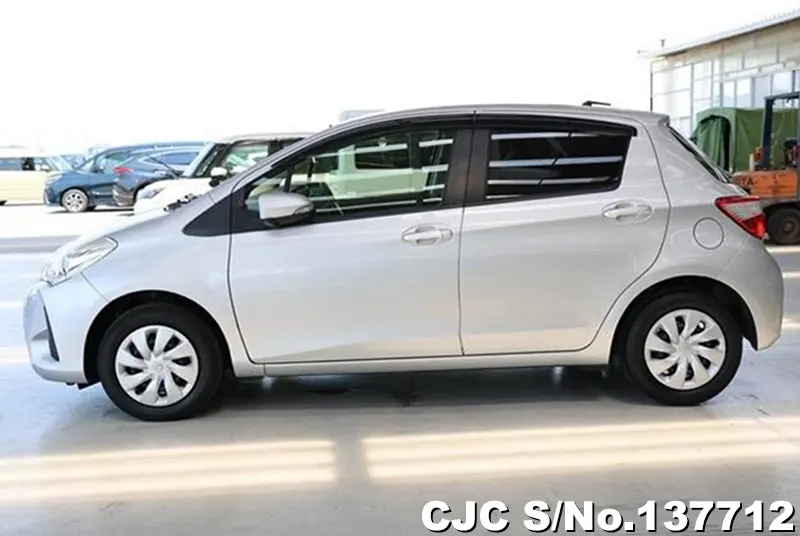2017 Toyota / Vitz Stock No. 137712