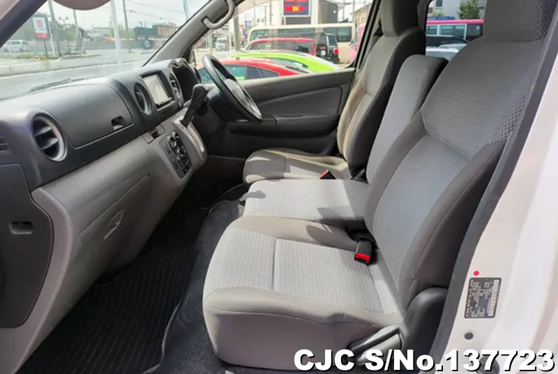 2015 Nissan / Caravan Stock No. 137723