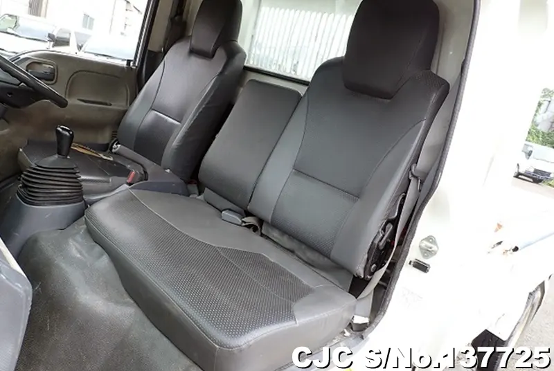 2011 Isuzu / Elf Stock No. 137725