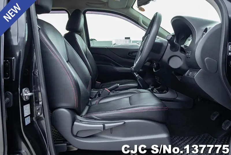 Nissan Navara in Black for Sale Image 8