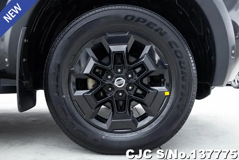 Nissan Navara in Black for Sale Image 13