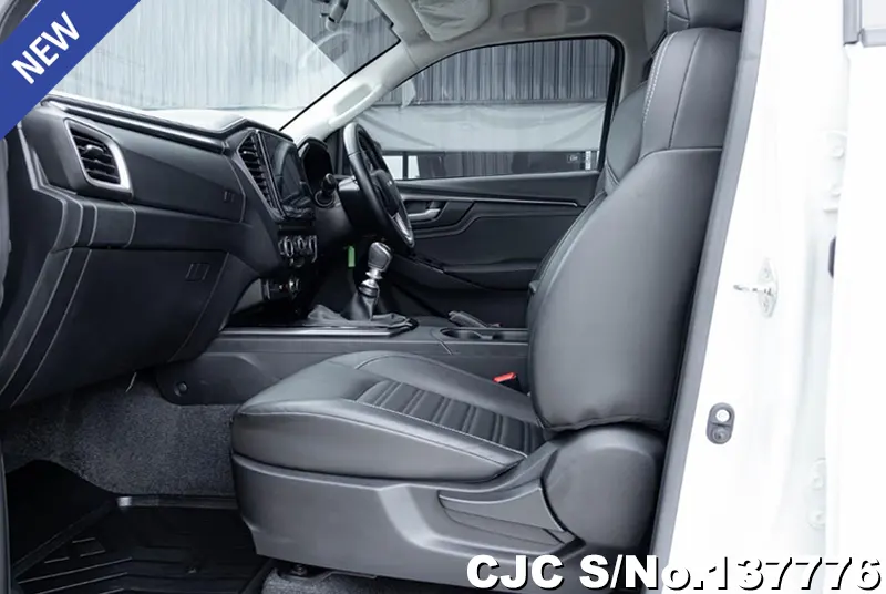 Isuzu D-Max in White for Sale Image 10