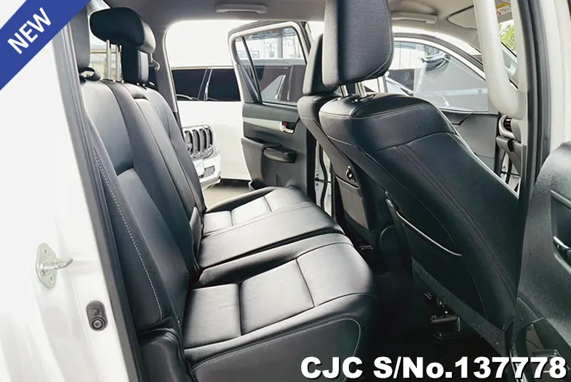 Toyota Hilux in White for Sale Image 9