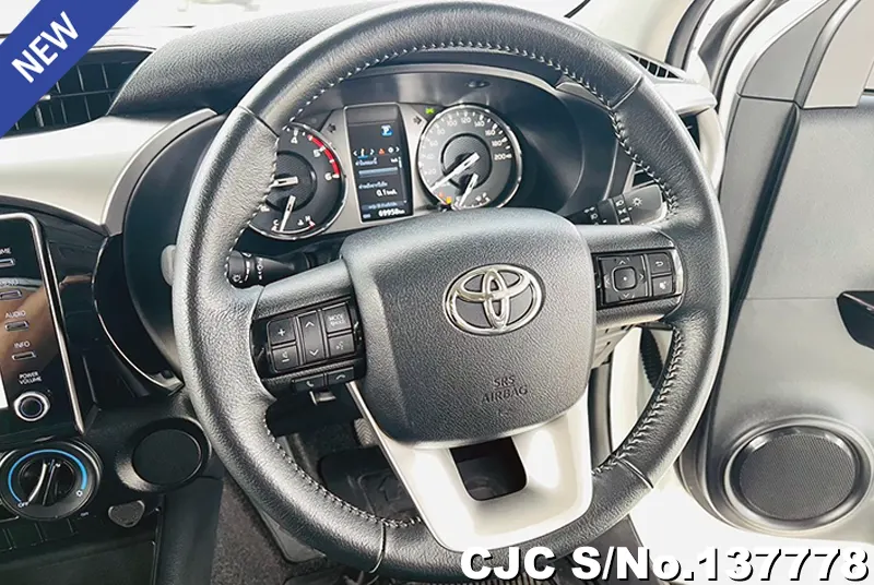 Toyota Hilux in White for Sale Image 11