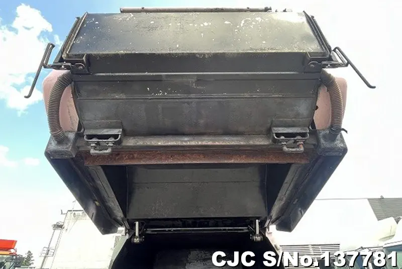 2004 Isuzu / Elf Stock No. 137781