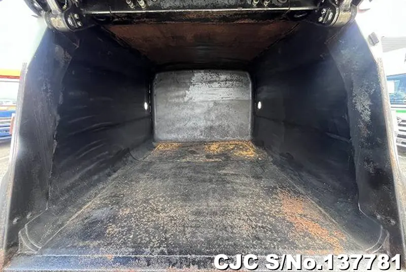 2004 Isuzu / Elf Stock No. 137781