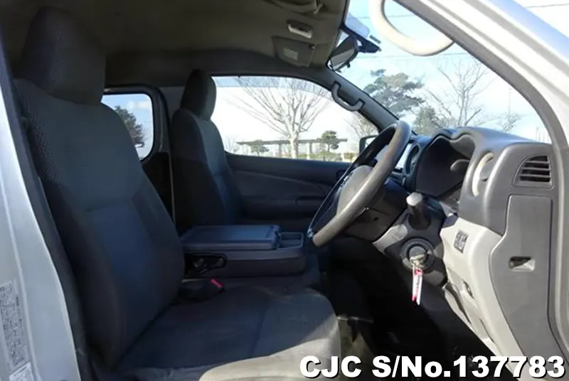 2013 Nissan / Caravan Stock No. 137783