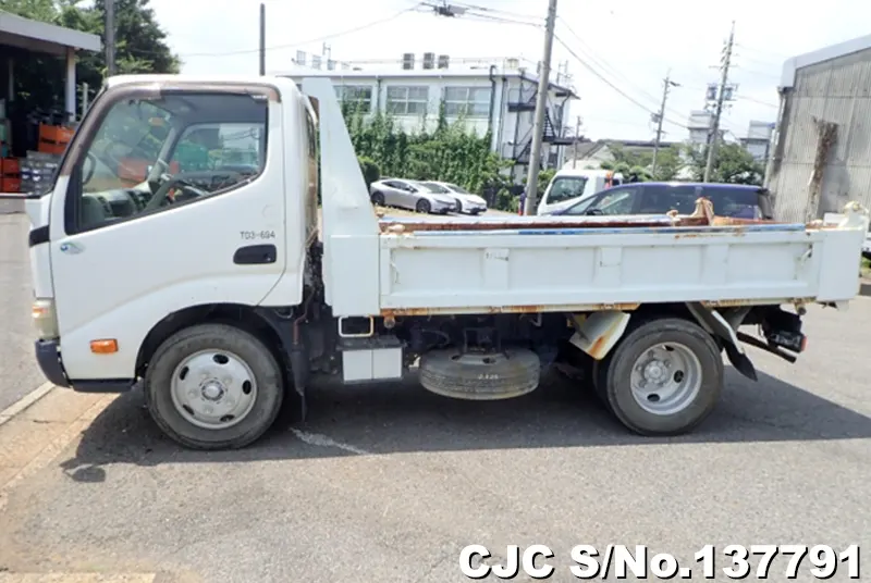 2010 Hino / Dutro Stock No. 137791