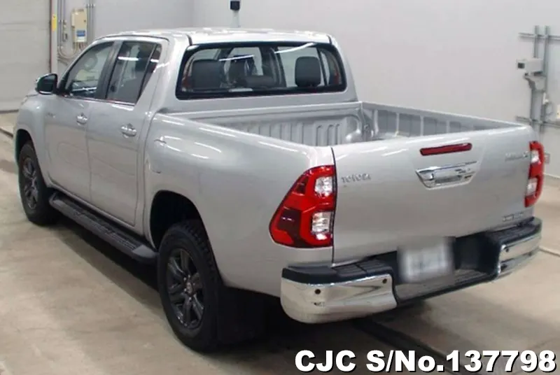 Toyota Hilux in Silver for Sale Image 1