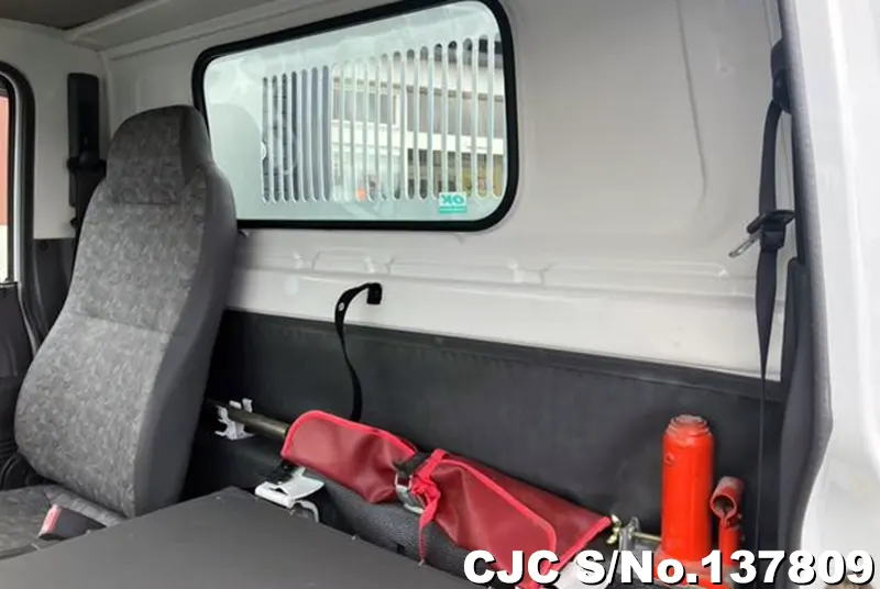 2003 Isuzu / Elf Stock No. 137809