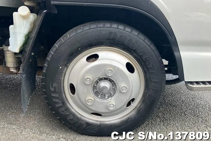 2003 Isuzu / Elf Stock No. 137809