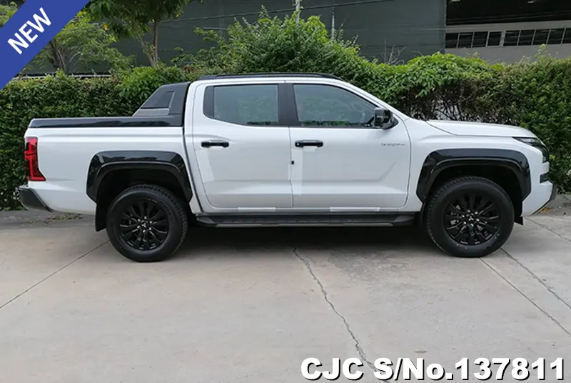 Mitsubishi Triton in White Diamond for Sale Image 4