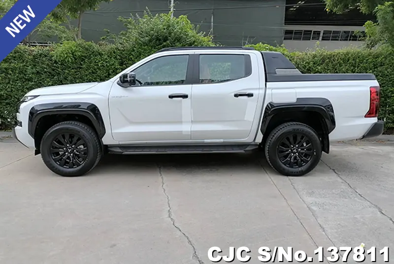 Mitsubishi Triton in White Diamond for Sale Image 5