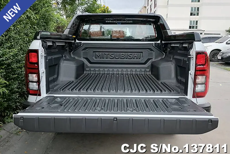 Mitsubishi Triton in White Diamond for Sale Image 8