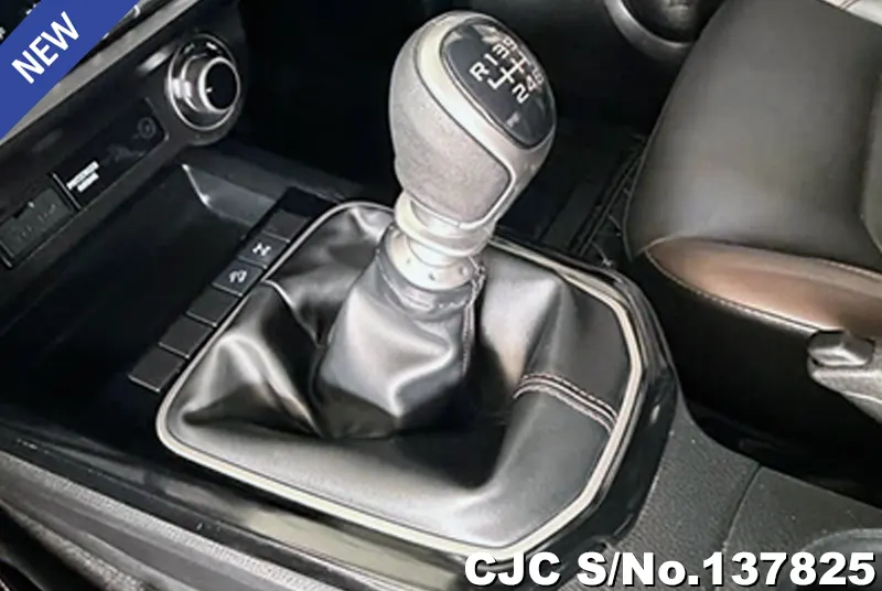 Isuzu D-Max in White for Sale Image 13