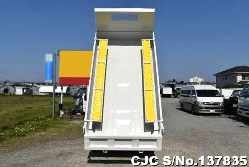 2005 Isuzu / Elf Stock No. 137835