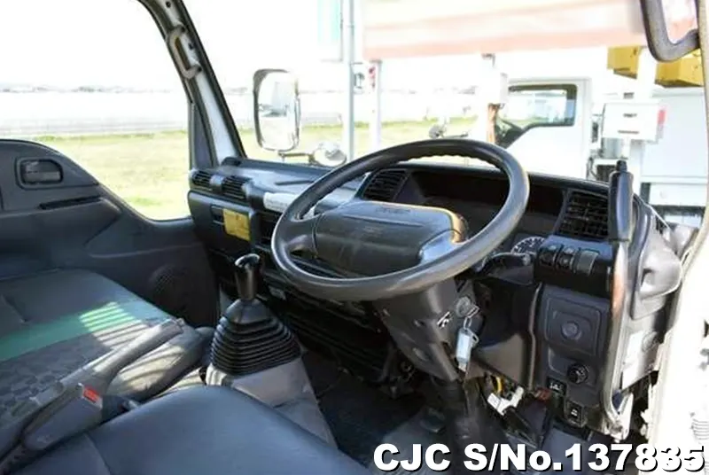 2005 Isuzu / Elf Stock No. 137835