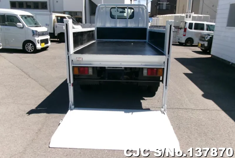 2005 Isuzu / Elf Stock No. 137870