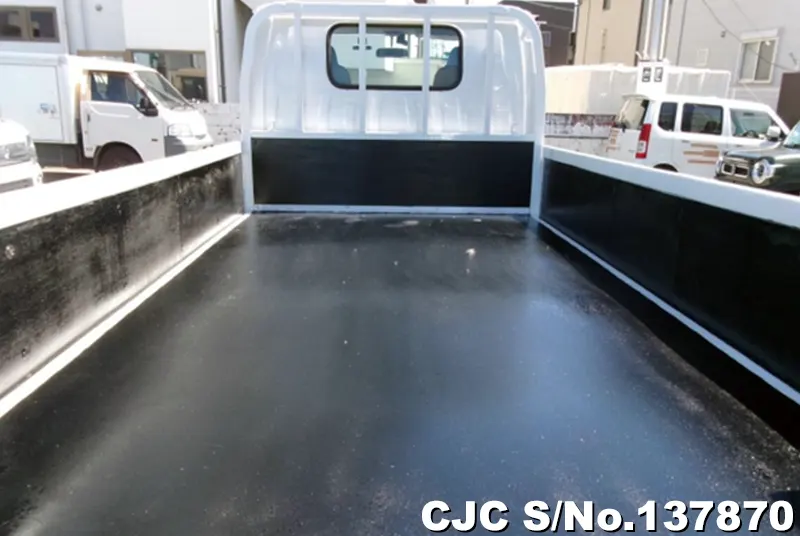 2005 Isuzu / Elf Stock No. 137870