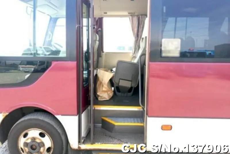 2004 Mitsubishi / Rosa Stock No. 137906