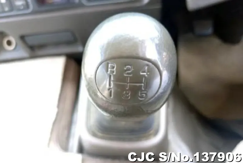 2004 Mitsubishi / Rosa Stock No. 137906