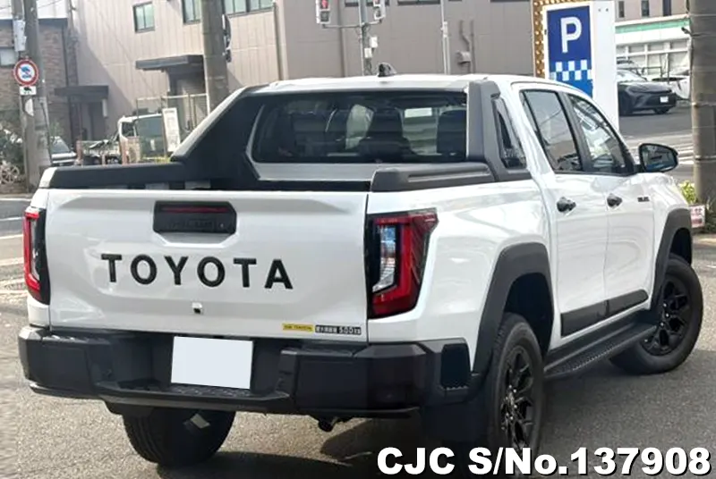 Toyota Hilux in White for Sale Image 2