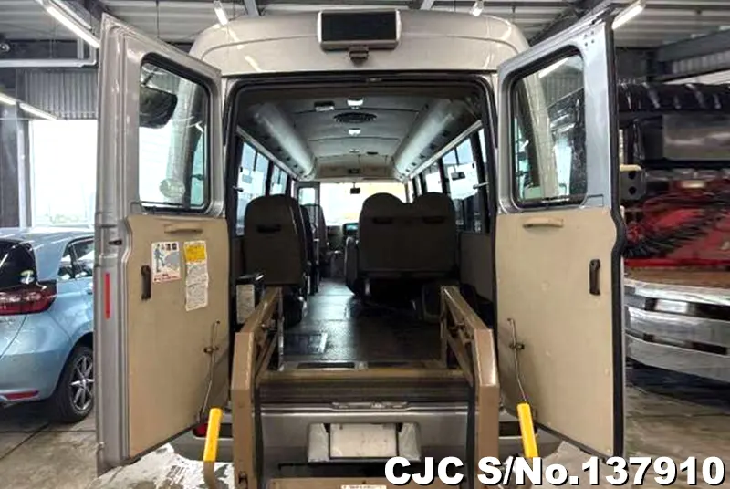 2004 Mitsubishi / Rosa Stock No. 137910