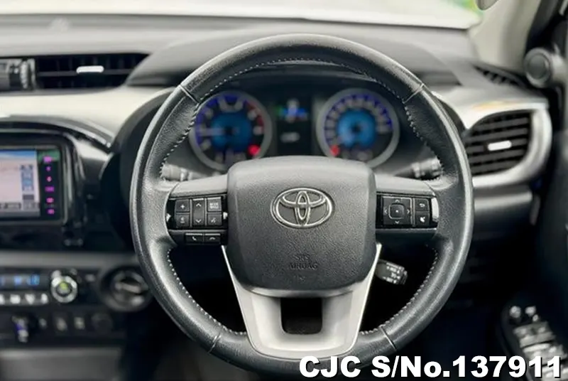 Toyota Hilux in White for Sale Image 8