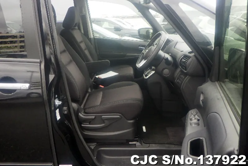 2017 Nissan / Serena Stock No. 137922