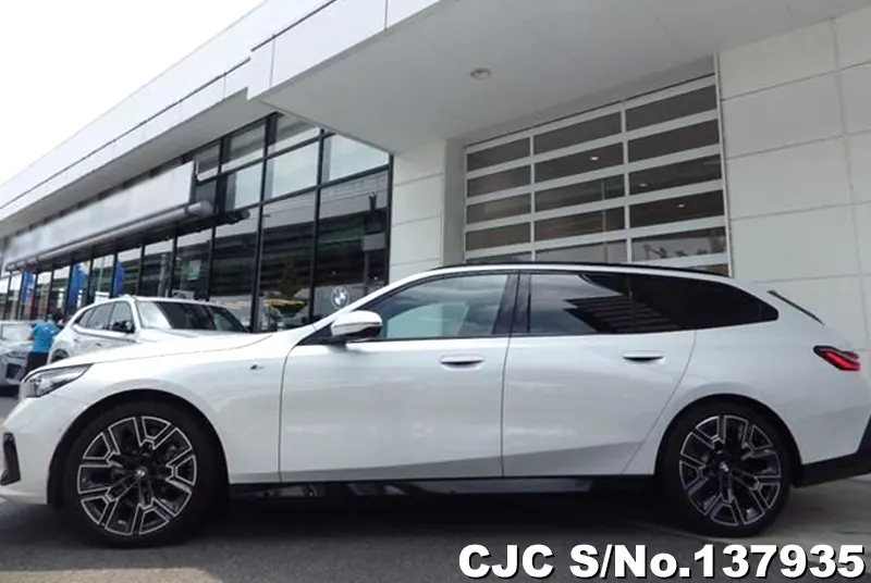 2025 BMW / 5 Series Stock No. 137935
