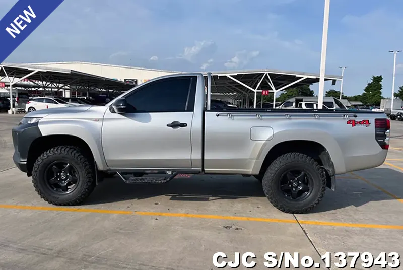 2020 Mitsubishi / Triton Stock No. 137943