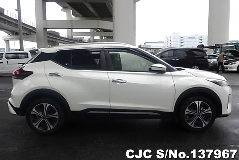 2025 Nissan / Kicks Stock No. 137967