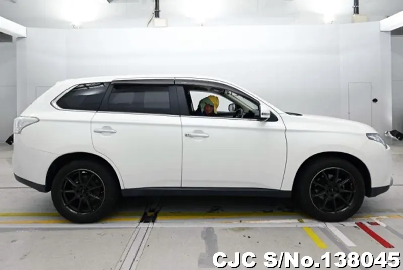 2013 Mitsubishi / Outlander Stock No. 138045
