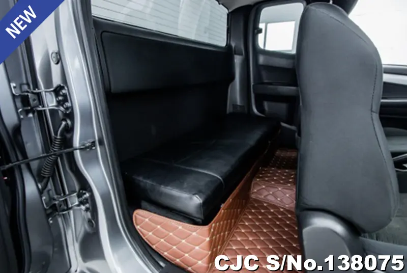 Isuzu D-Max in Gray for Sale Image 8