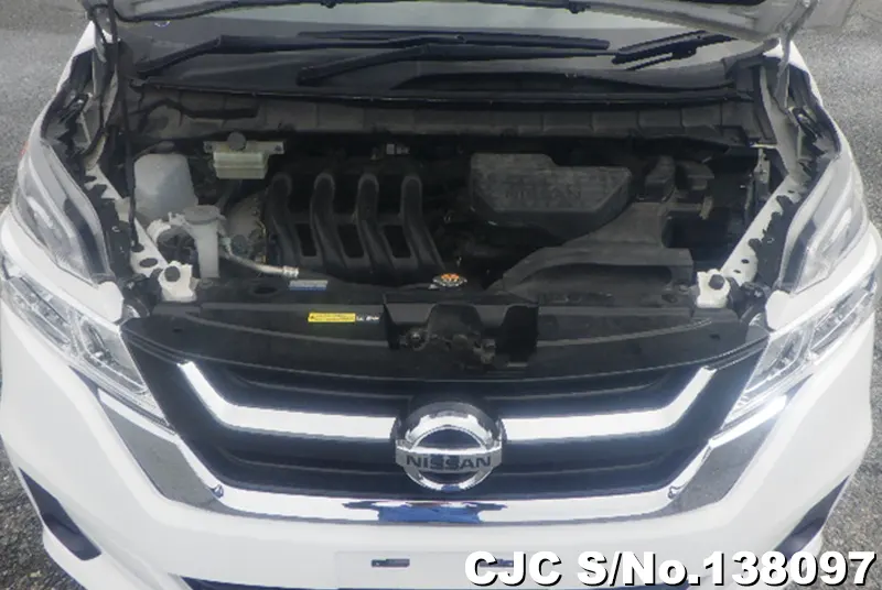 Nissan Serena in White for Sale Image 9