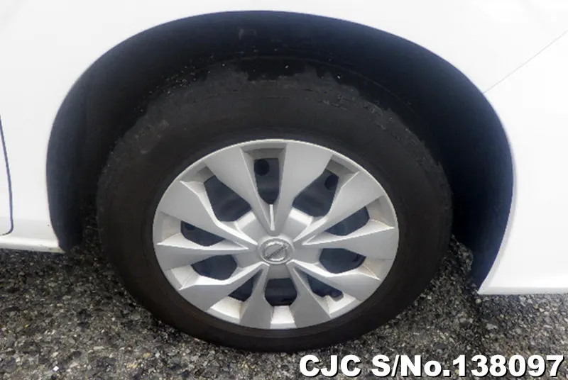 Nissan Serena in White for Sale Image 8