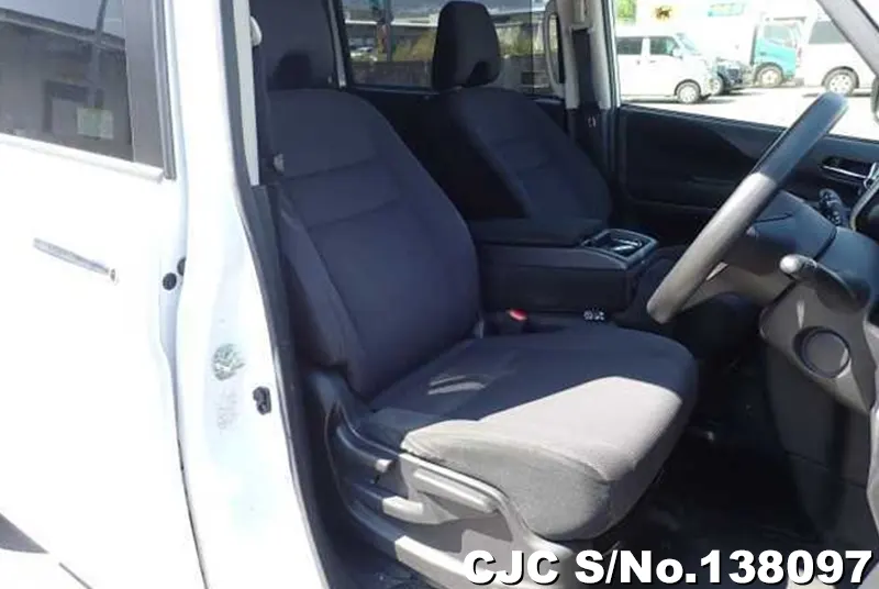 2019 Nissan / Serena Stock No. 138097
